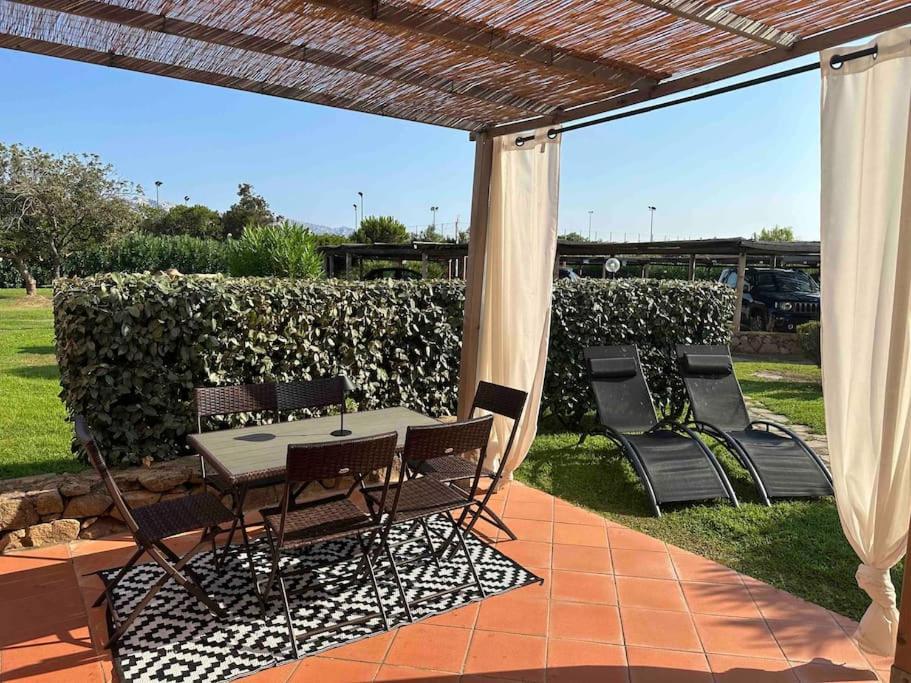 Casa Smeralda: Con Giardino E Vicino Al Mare Punta Molara Luaran gambar