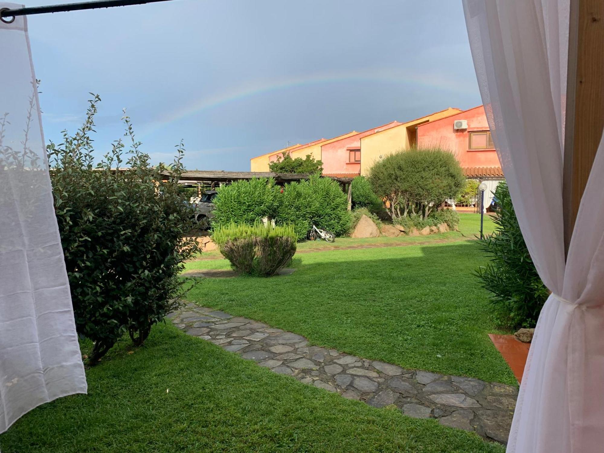 Casa Smeralda: Con Giardino E Vicino Al Mare Punta Molara Luaran gambar