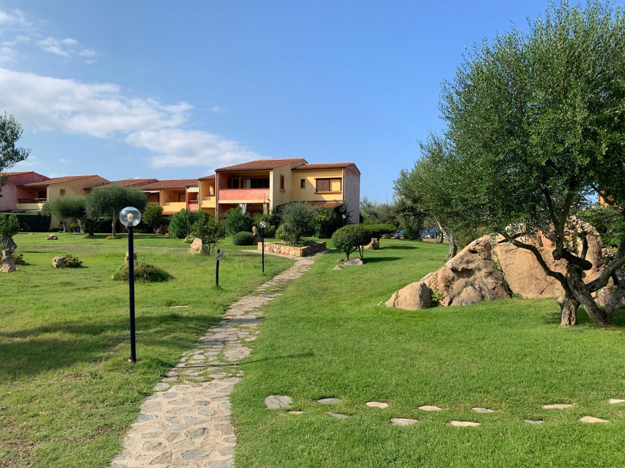 Casa Smeralda: Con Giardino E Vicino Al Mare Punta Molara Luaran gambar
