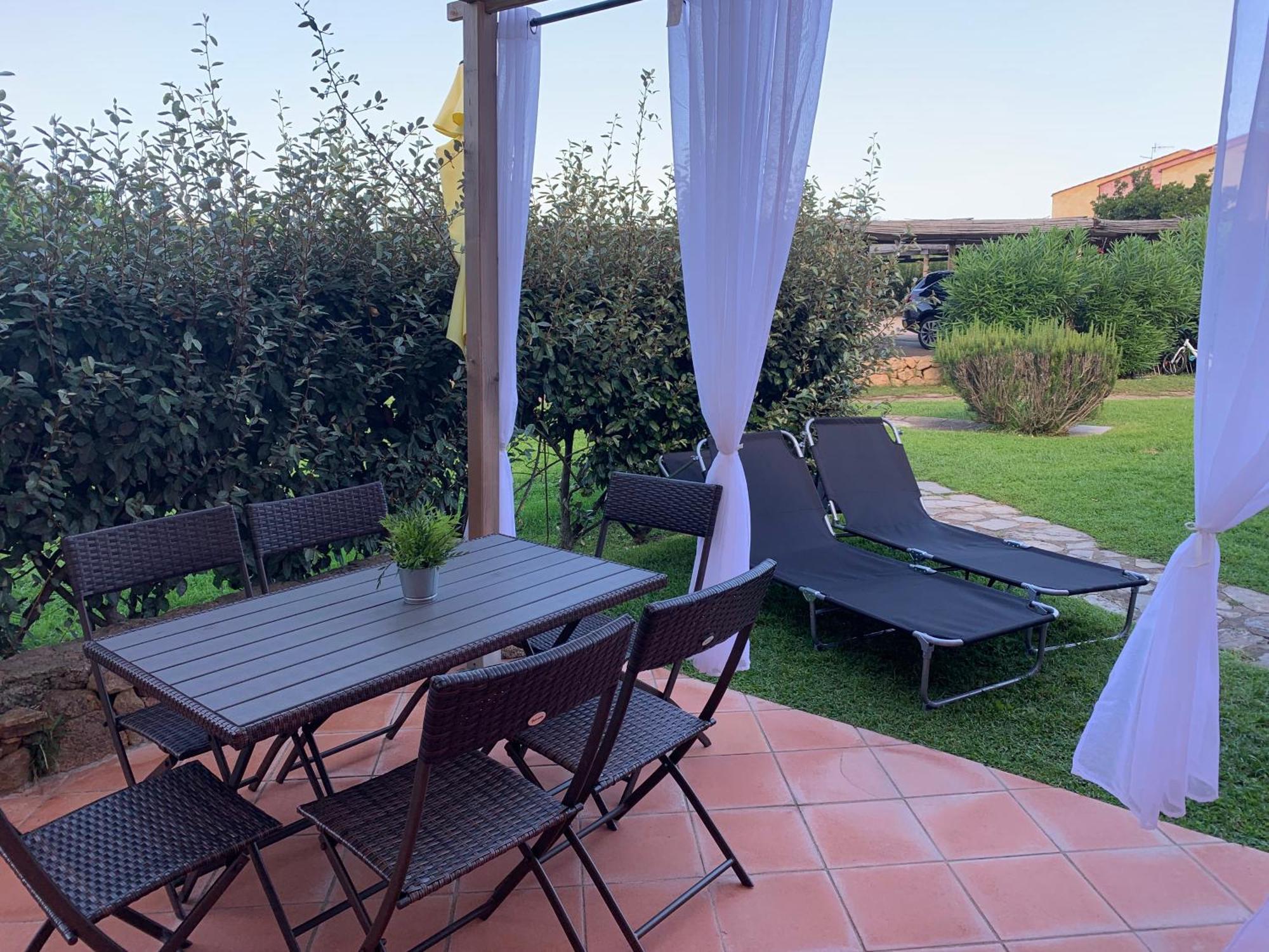 Casa Smeralda: Con Giardino E Vicino Al Mare Punta Molara Luaran gambar